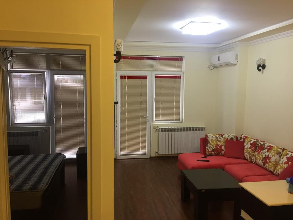 Chemi Saxli Apartment Batumi Bagian luar foto