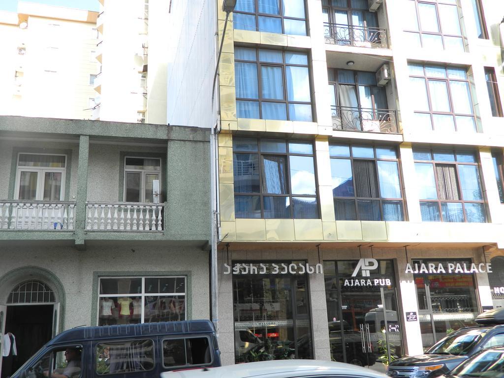 Chemi Saxli Apartment Batumi Bagian luar foto