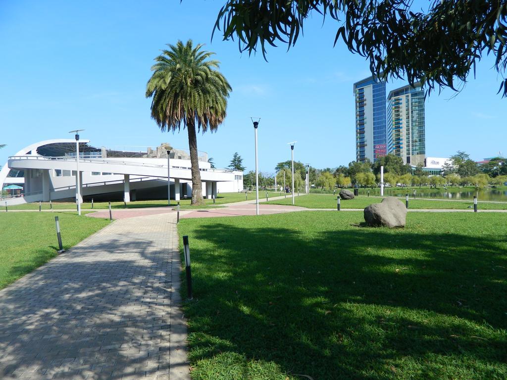 Chemi Saxli Apartment Batumi Bagian luar foto