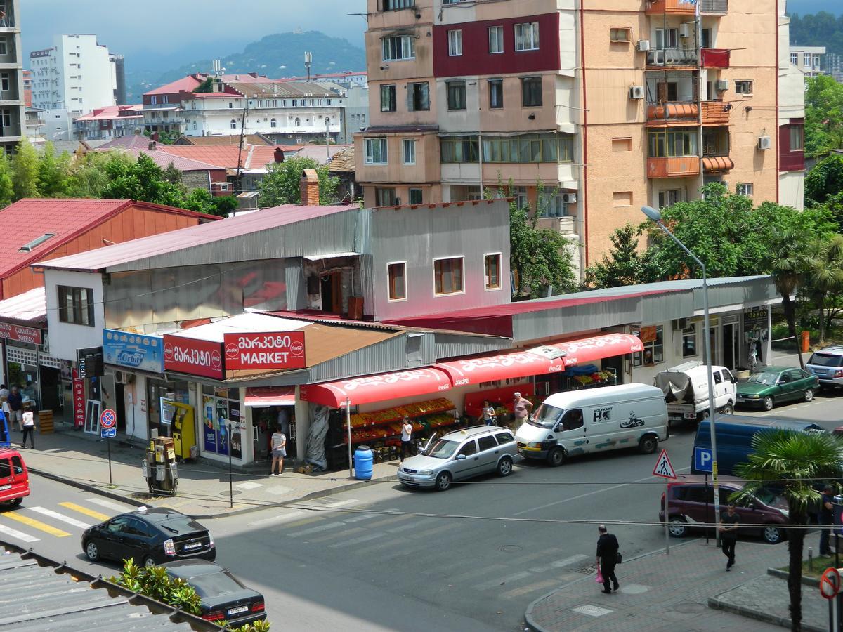 Chemi Saxli Apartment Batumi Bagian luar foto