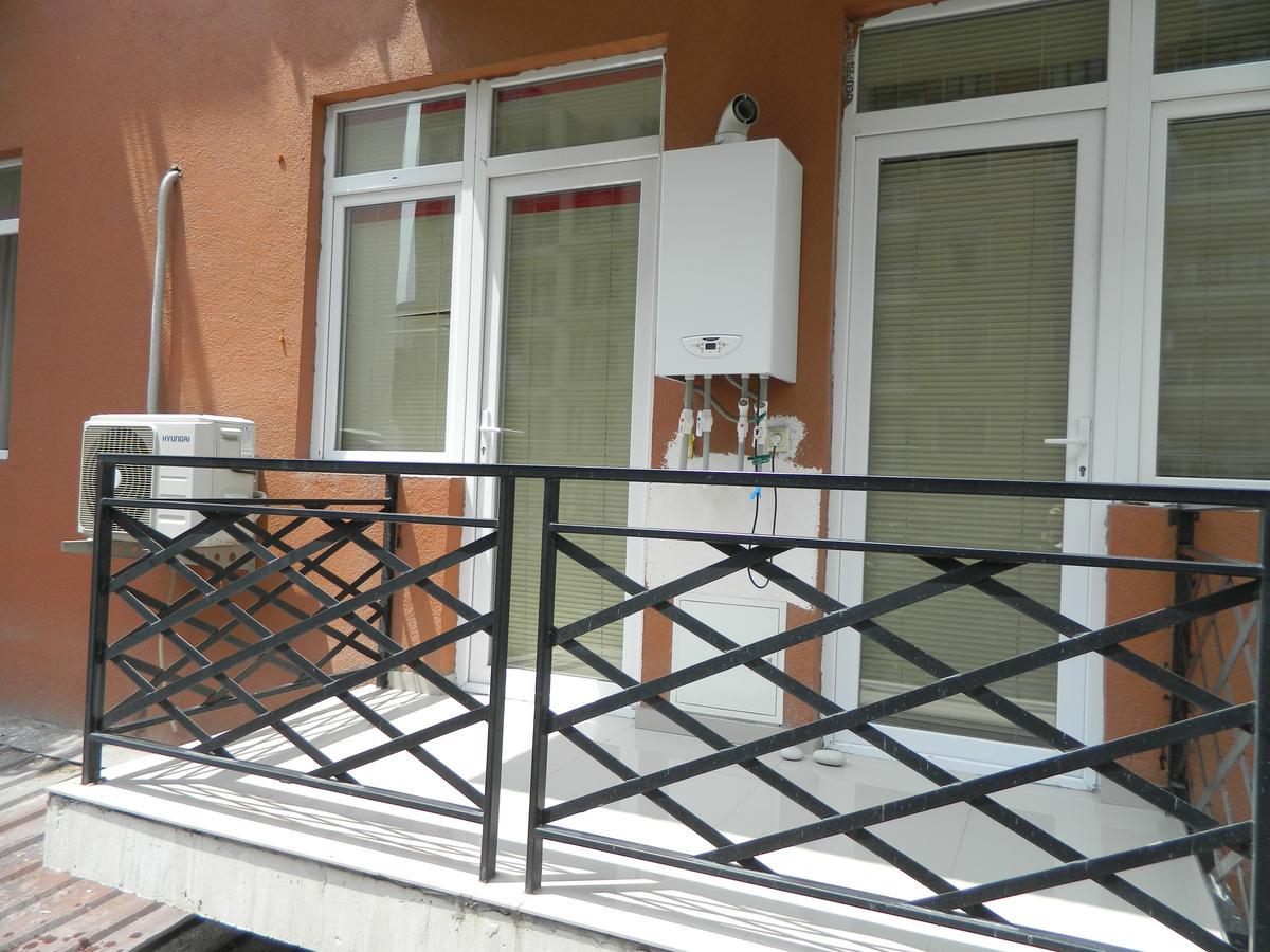Chemi Saxli Apartment Batumi Bagian luar foto