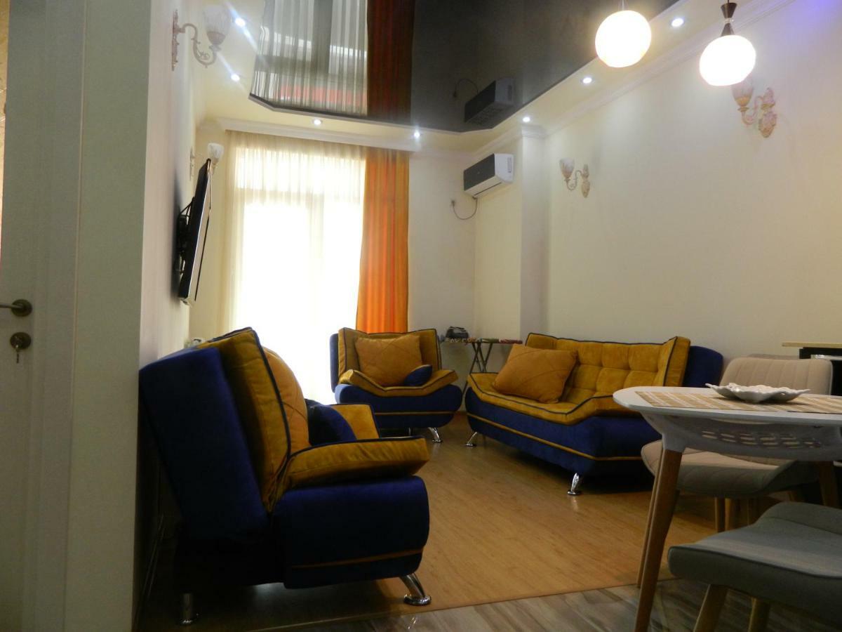 Chemi Saxli Apartment Batumi Bagian luar foto