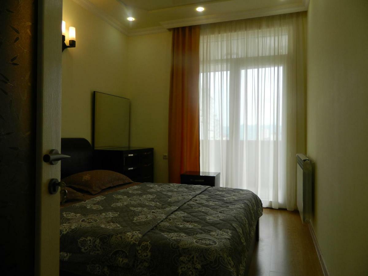 Chemi Saxli Apartment Batumi Bagian luar foto