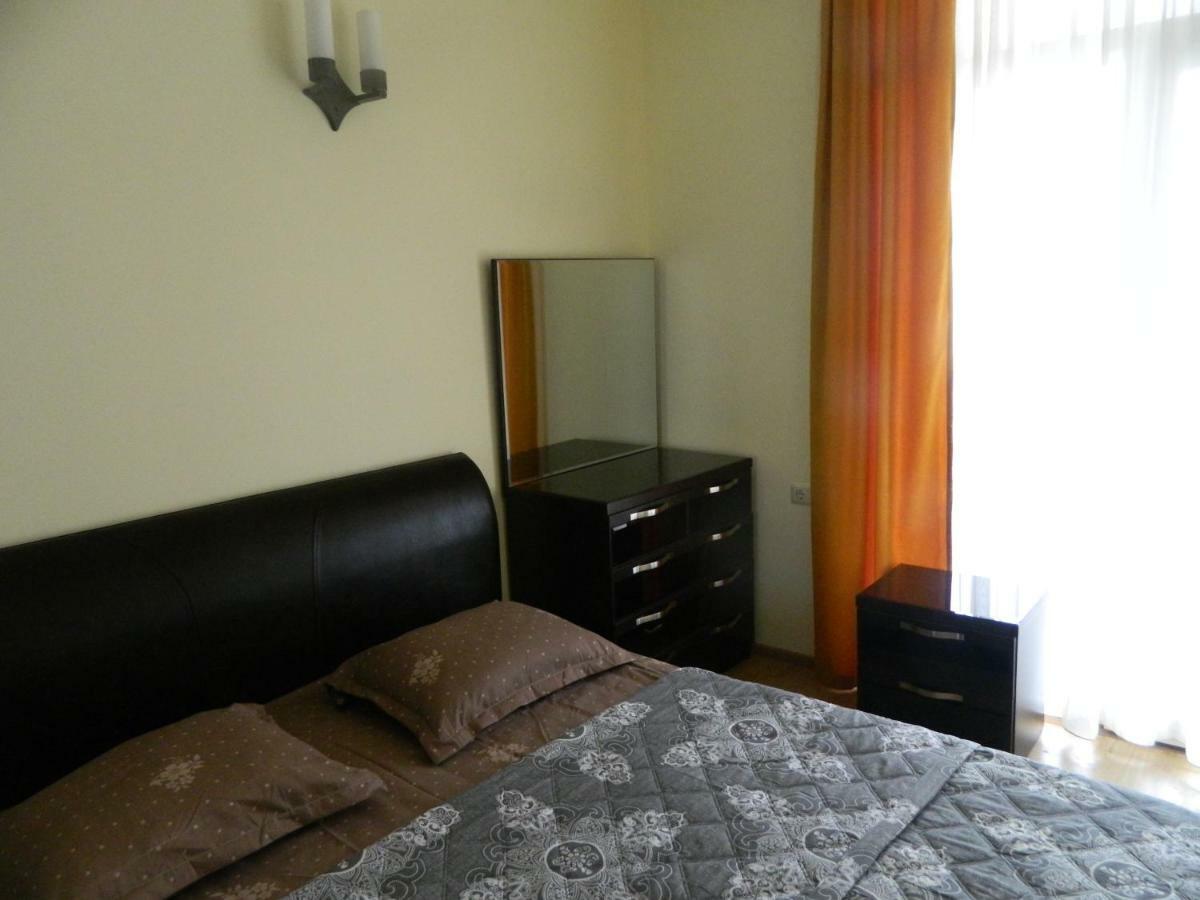 Chemi Saxli Apartment Batumi Bagian luar foto