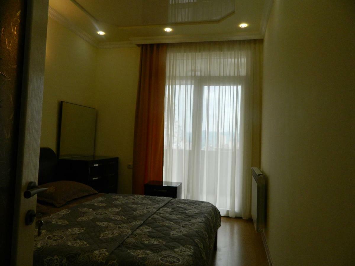 Chemi Saxli Apartment Batumi Bagian luar foto