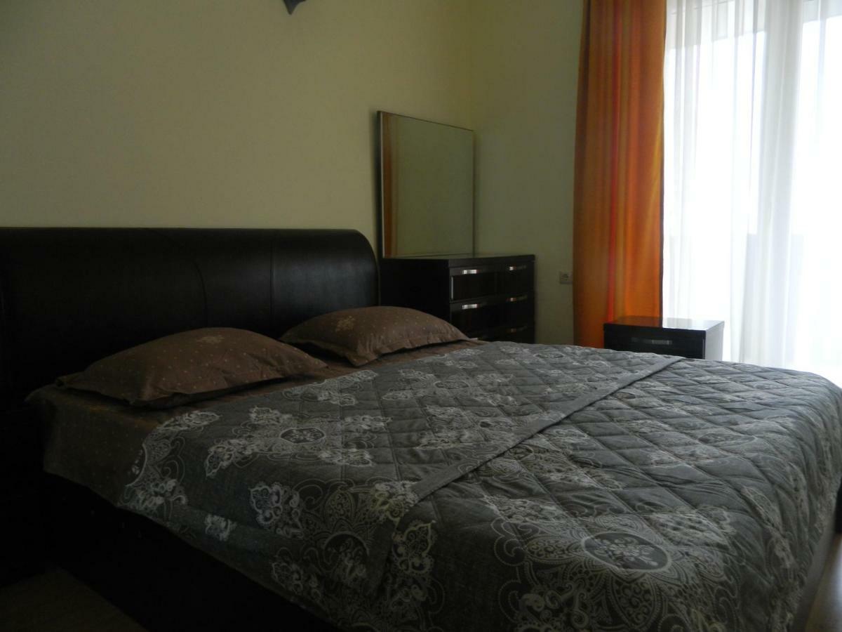Chemi Saxli Apartment Batumi Bagian luar foto