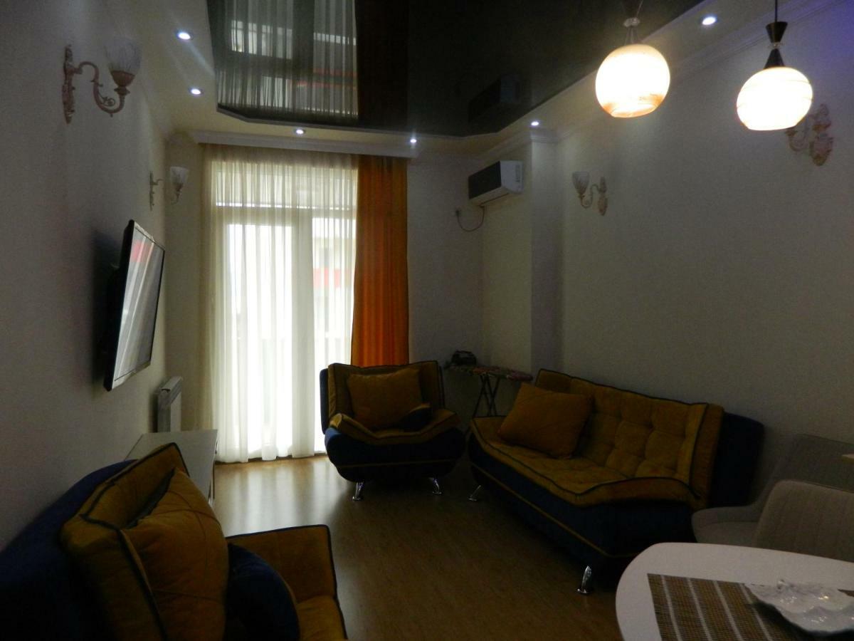 Chemi Saxli Apartment Batumi Bagian luar foto