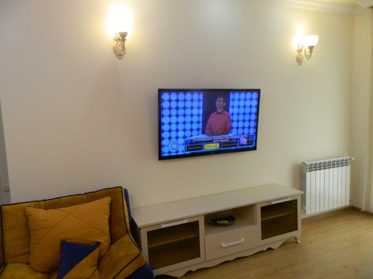Chemi Saxli Apartment Batumi Bagian luar foto