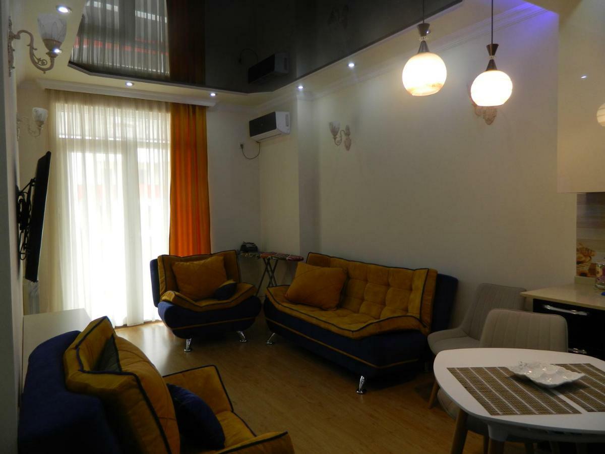 Chemi Saxli Apartment Batumi Bagian luar foto
