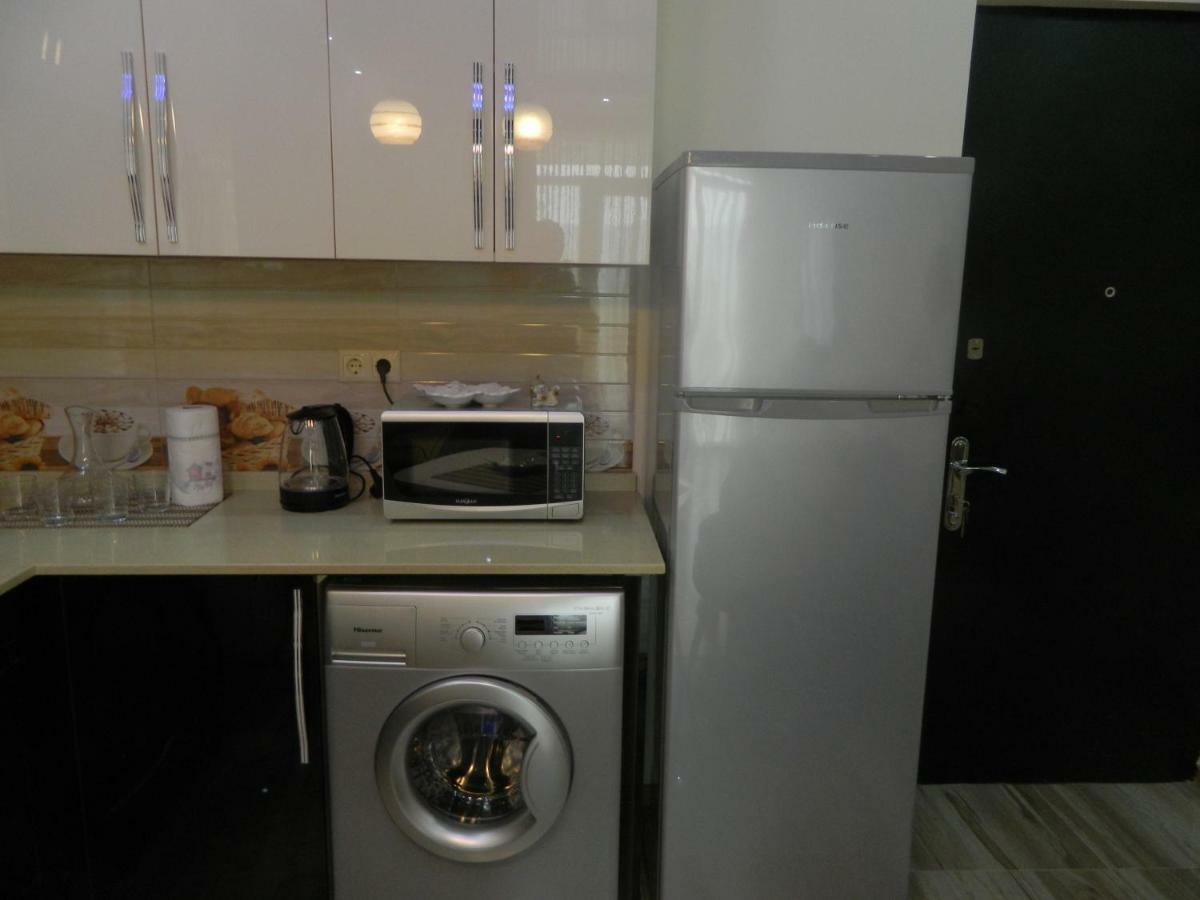 Chemi Saxli Apartment Batumi Bagian luar foto
