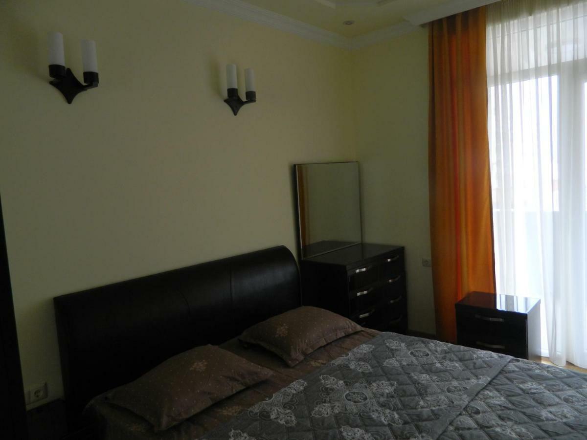 Chemi Saxli Apartment Batumi Bagian luar foto