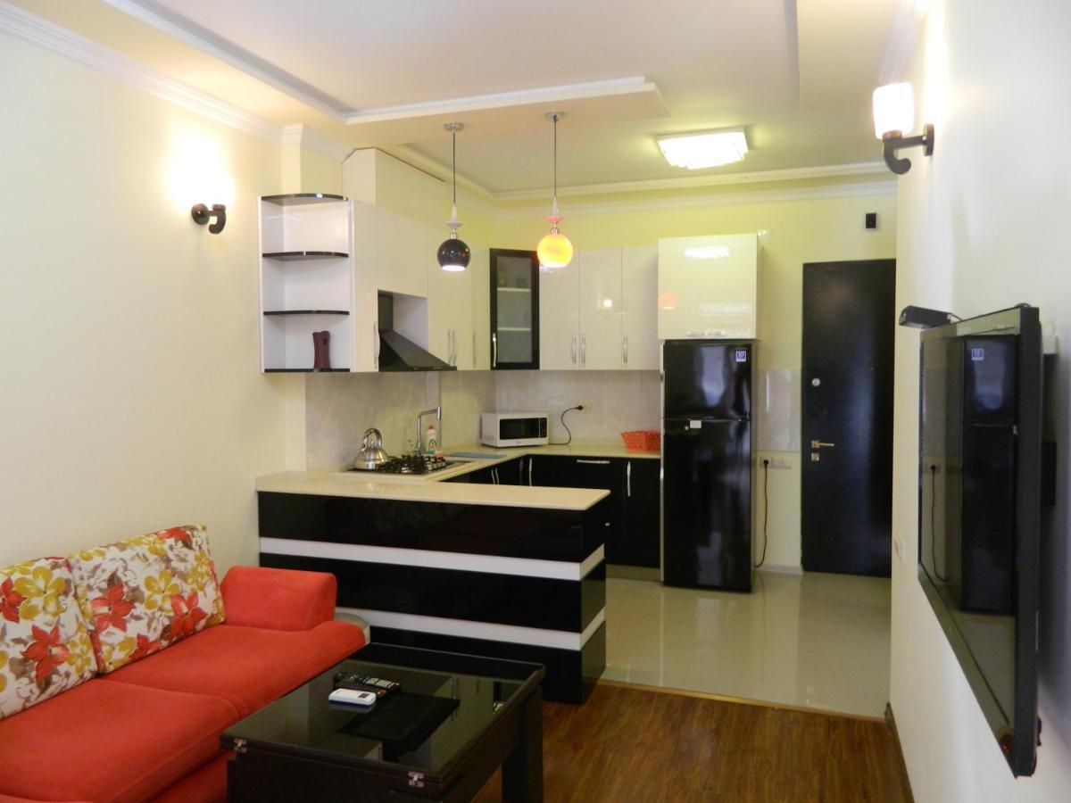 Chemi Saxli Apartment Batumi Bagian luar foto