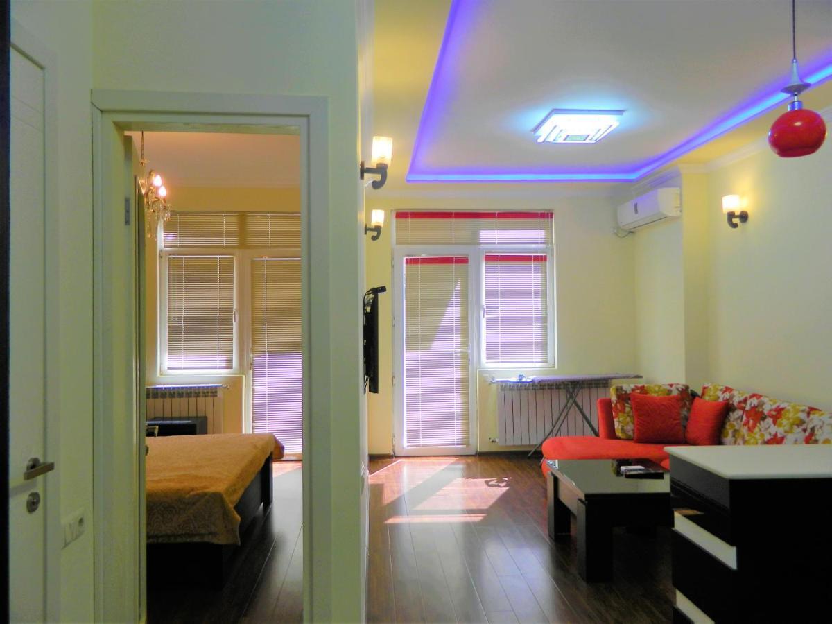 Chemi Saxli Apartment Batumi Bagian luar foto